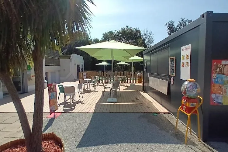 Holiday home Lodge 4 Pieces 7 Personnes 1 Bebe Larmor-Plage France